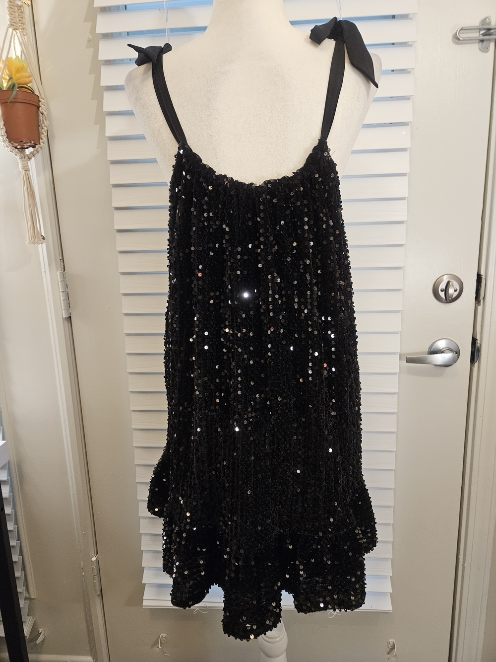 Chelsea & Violet Black Sequin Shift Trapeze Mini Dress Tie Straps Size Medium - Picture 5 of 8